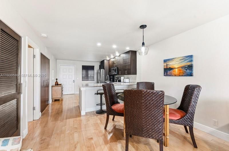 En Venta: $679,000 (2 camas, 2 baños, 1056 Pies cuadrados)