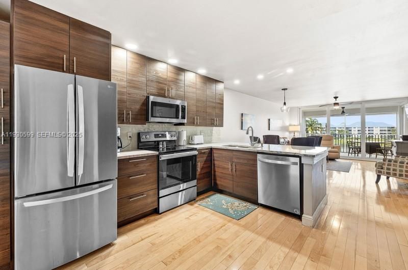 En Venta: $679,000 (2 camas, 2 baños, 1056 Pies cuadrados)