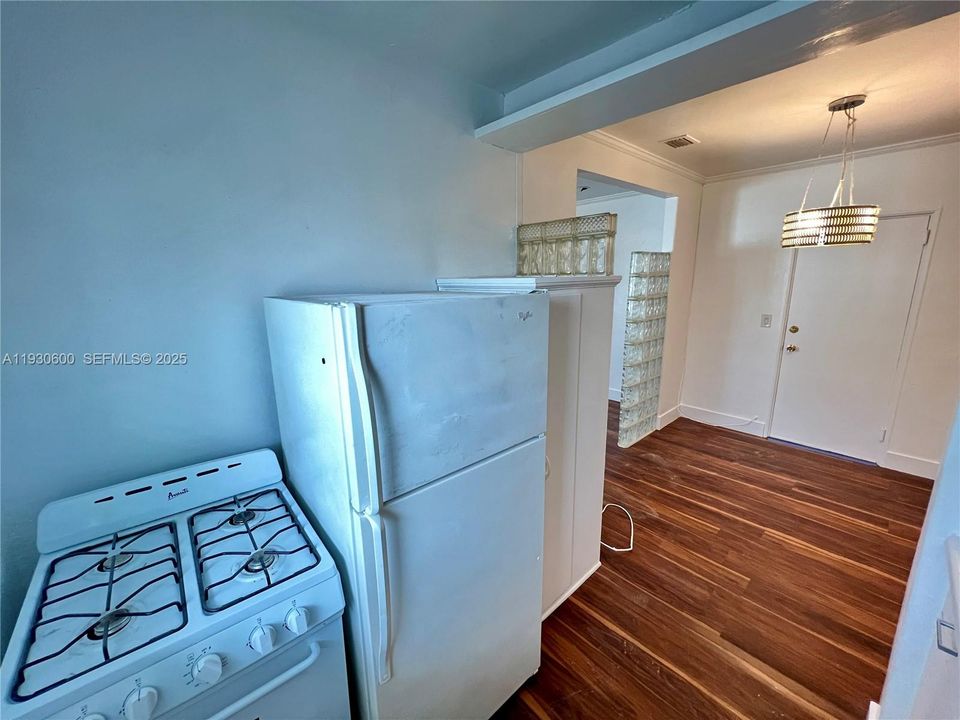For Rent: $1,650 (0 beds, 1 baths, 407 Square Feet)
