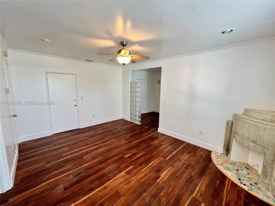 For Rent: $1,650 (0 beds, 1 baths, 407 Square Feet)