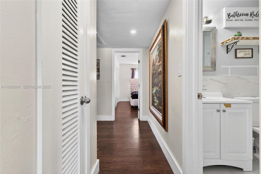 На продажу: $619,900 (4 спален, 2 ванн, 1902 Квадратных фут)