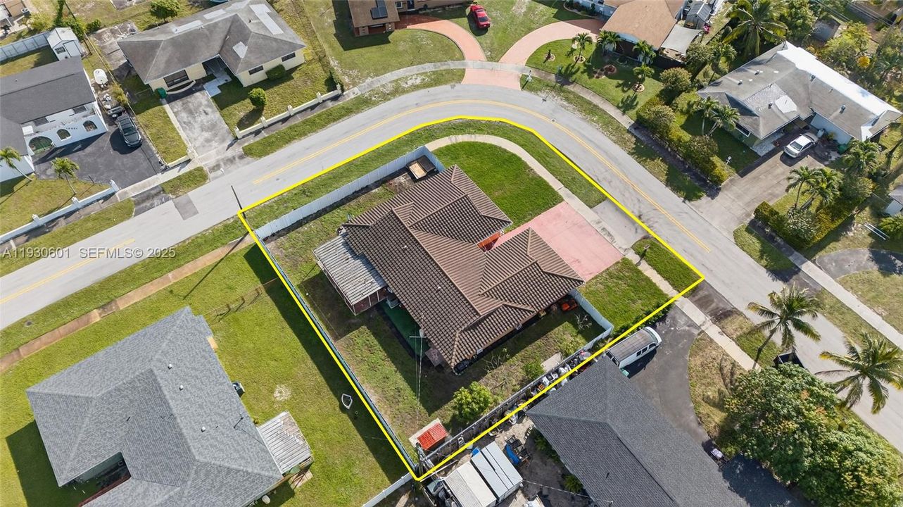 На продажу: $619,900 (4 спален, 2 ванн, 1902 Квадратных фут)