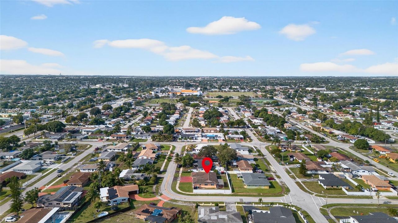 На продажу: $619,900 (4 спален, 2 ванн, 1902 Квадратных фут)