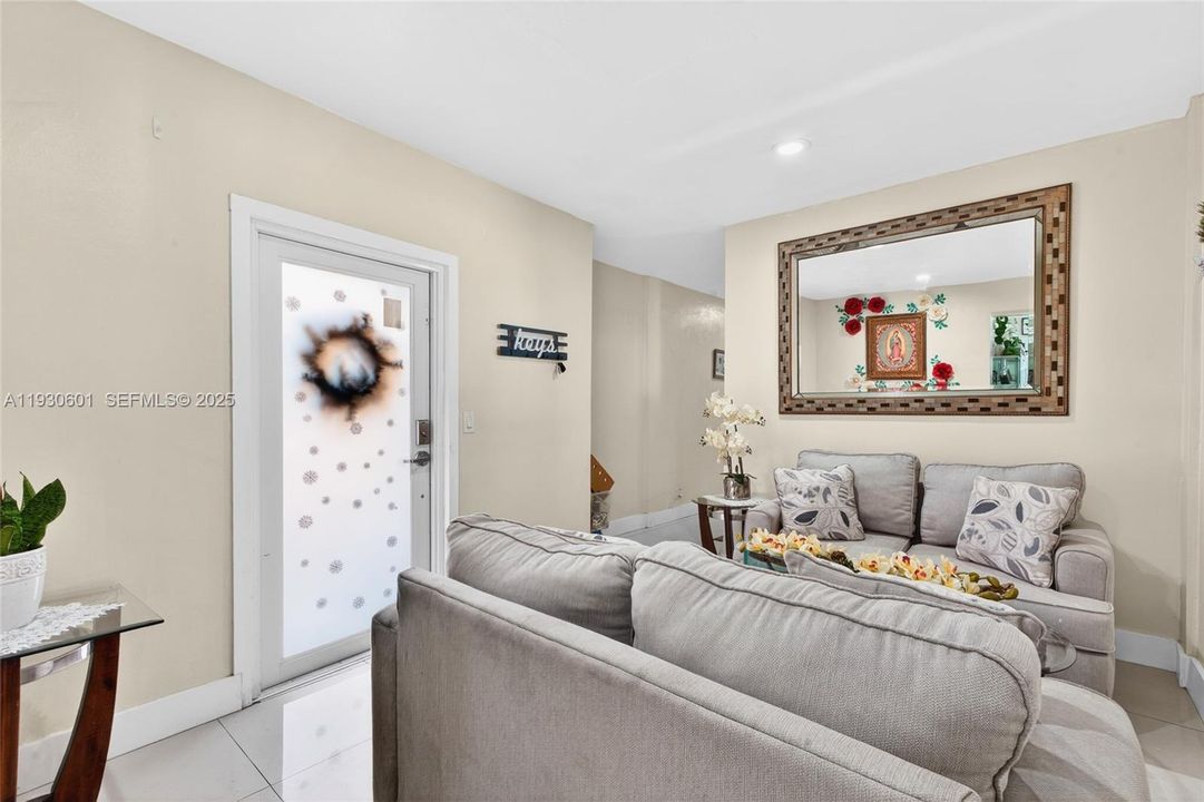 На продажу: $619,900 (4 спален, 2 ванн, 1902 Квадратных фут)