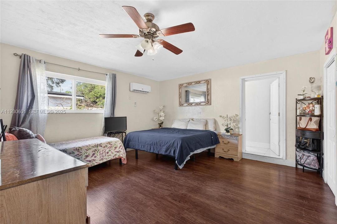 На продажу: $619,900 (4 спален, 2 ванн, 1902 Квадратных фут)