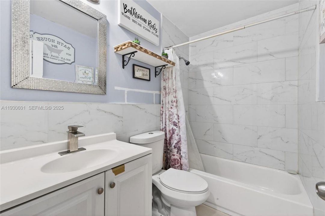 На продажу: $619,900 (4 спален, 2 ванн, 1902 Квадратных фут)