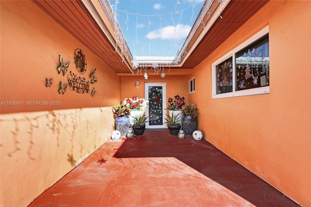 На продажу: $619,900 (4 спален, 2 ванн, 1902 Квадратных фут)