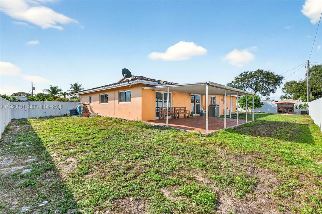 На продажу: $619,900 (4 спален, 2 ванн, 1902 Квадратных фут)