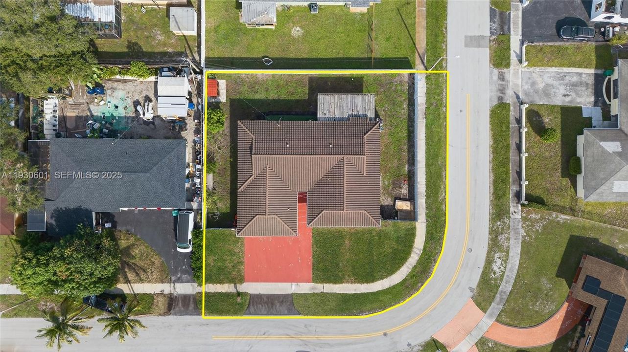 На продажу: $619,900 (4 спален, 2 ванн, 1902 Квадратных фут)