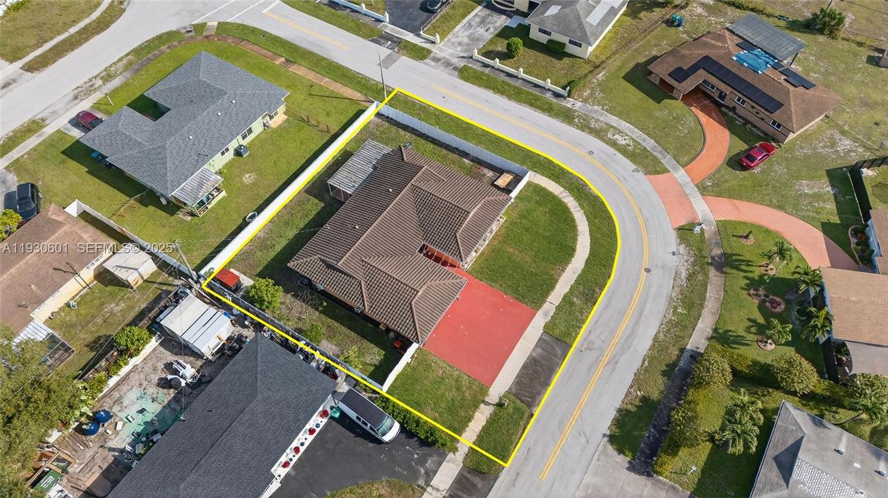 На продажу: $619,900 (4 спален, 2 ванн, 1902 Квадратных фут)