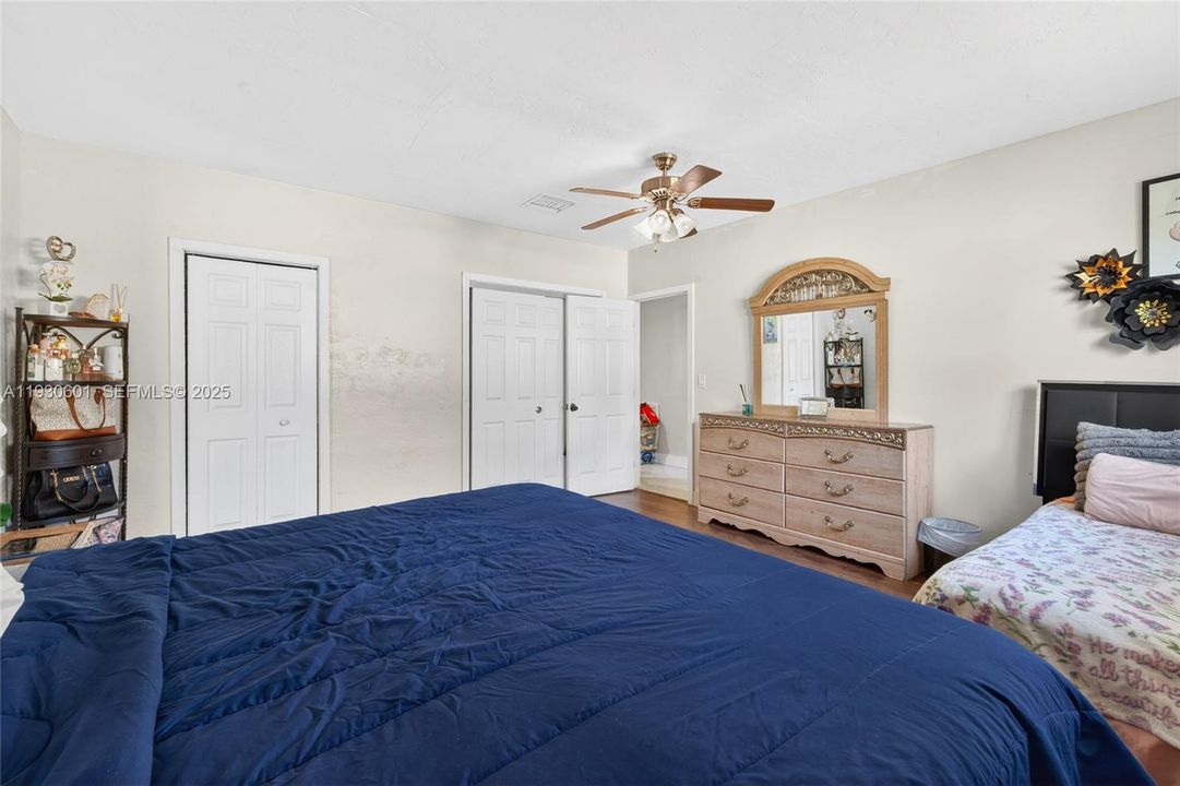 На продажу: $619,900 (4 спален, 2 ванн, 1902 Квадратных фут)