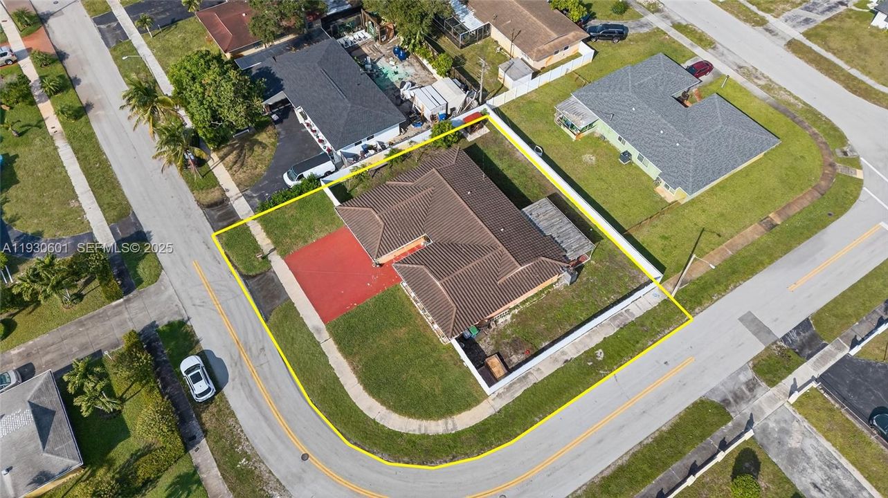 На продажу: $619,900 (4 спален, 2 ванн, 1902 Квадратных фут)