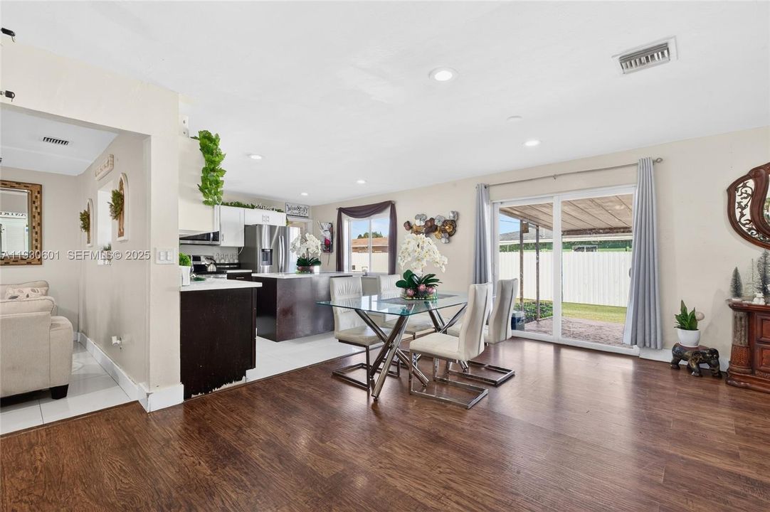 На продажу: $619,900 (4 спален, 2 ванн, 1902 Квадратных фут)