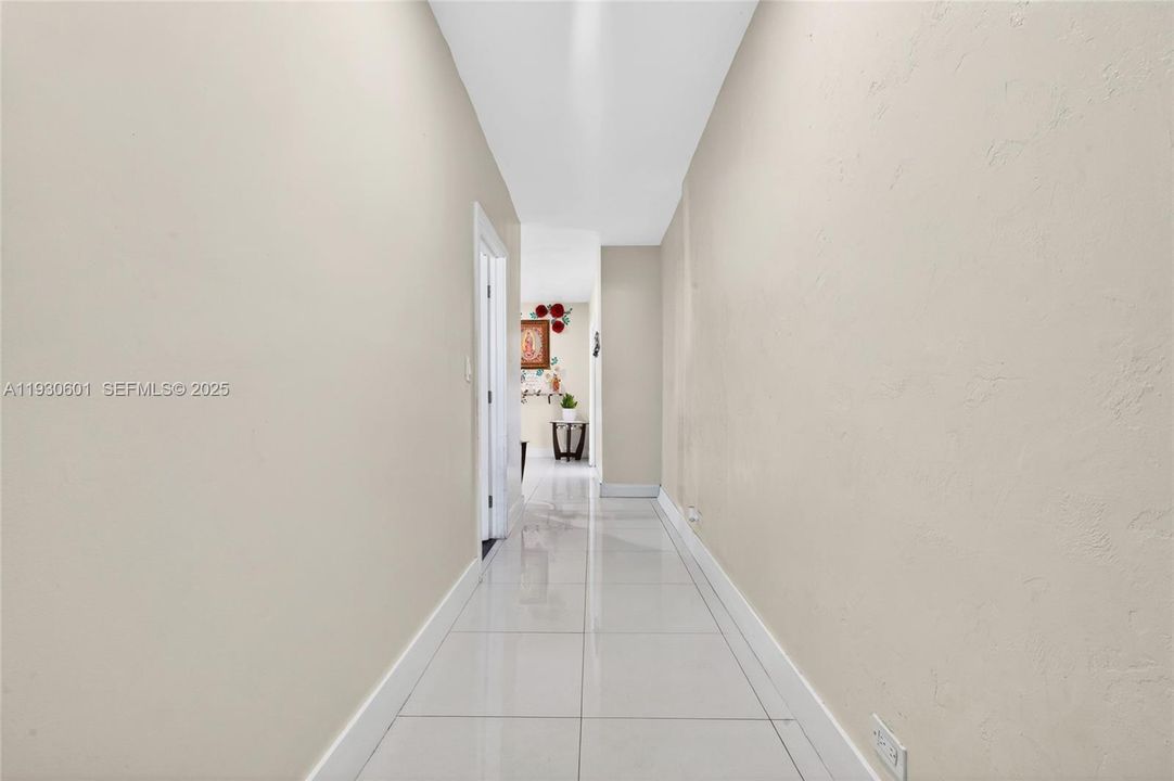 На продажу: $619,900 (4 спален, 2 ванн, 1902 Квадратных фут)