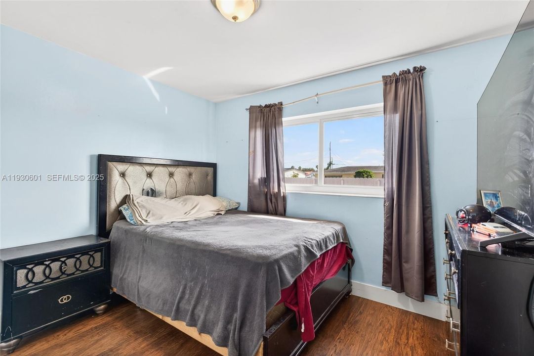 На продажу: $619,900 (4 спален, 2 ванн, 1902 Квадратных фут)