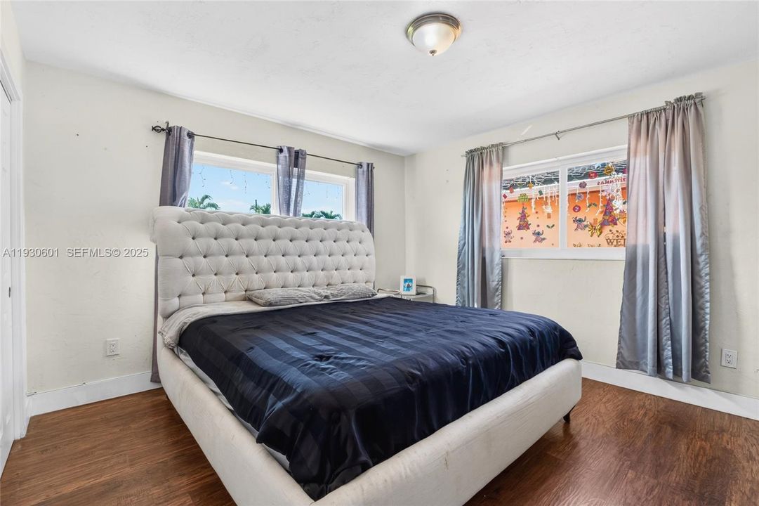 На продажу: $619,900 (4 спален, 2 ванн, 1902 Квадратных фут)