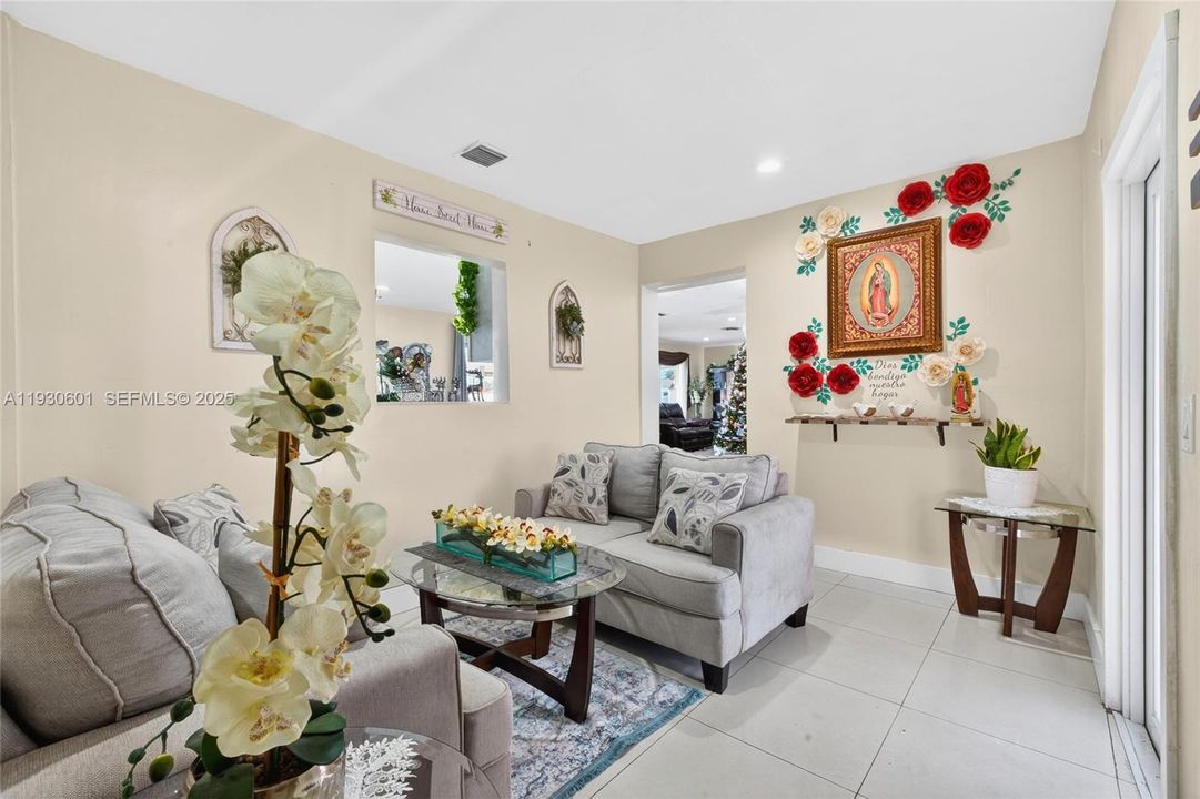 На продажу: $619,900 (4 спален, 2 ванн, 1902 Квадратных фут)