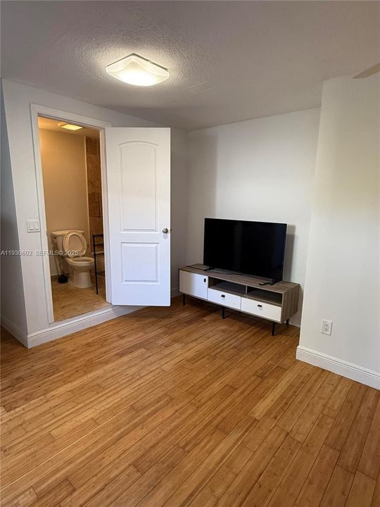 En Renta: $1,400 (0 camas, 1 baños, 300 Pies cuadrados)