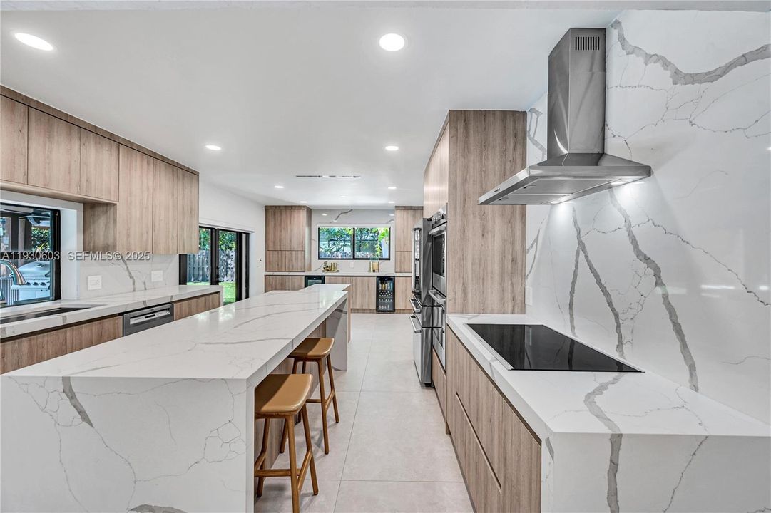 For Rent: $16,000 (5 beds, 3 baths, 3039 Square Feet)