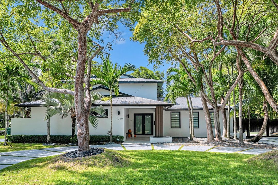 For Rent: $16,000 (5 beds, 3 baths, 3039 Square Feet)