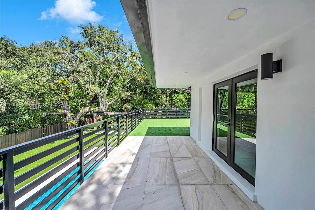 For Rent: $16,000 (5 beds, 3 baths, 3039 Square Feet)