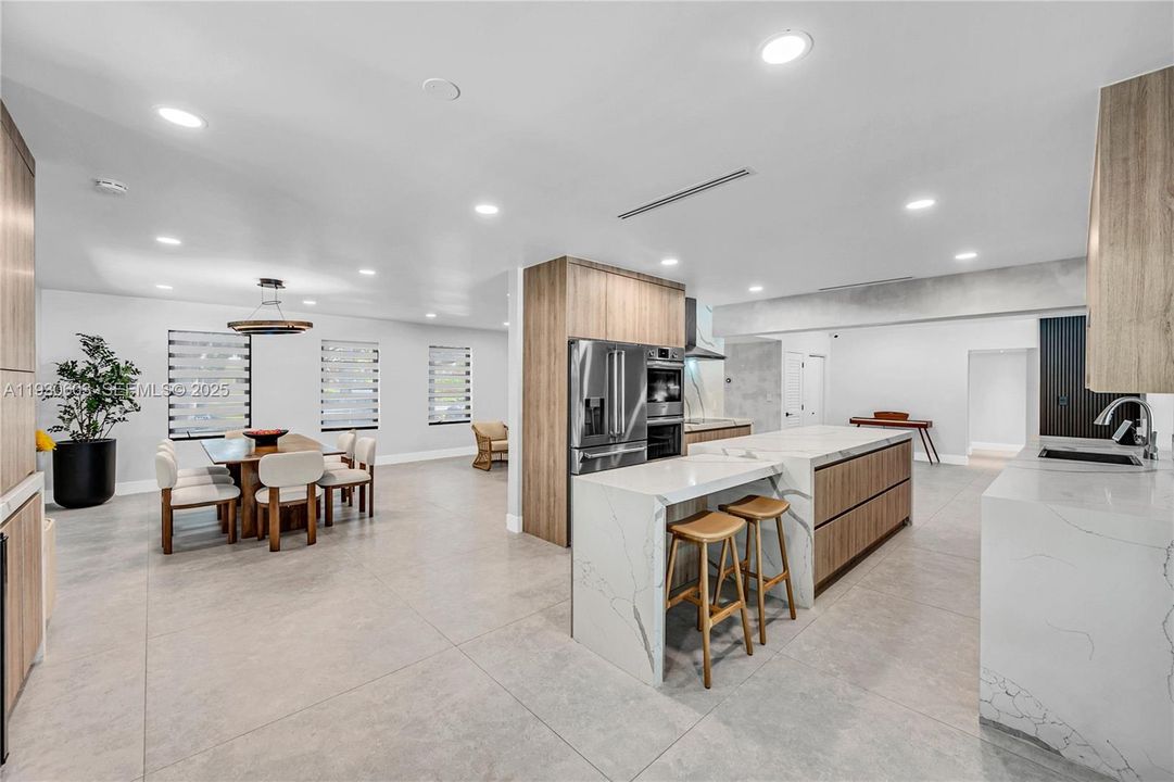 For Rent: $16,000 (5 beds, 3 baths, 3039 Square Feet)