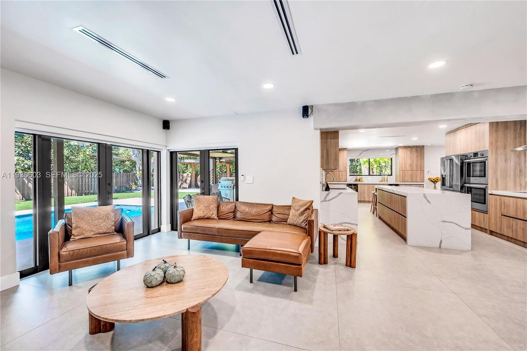 For Rent: $16,000 (5 beds, 3 baths, 3039 Square Feet)