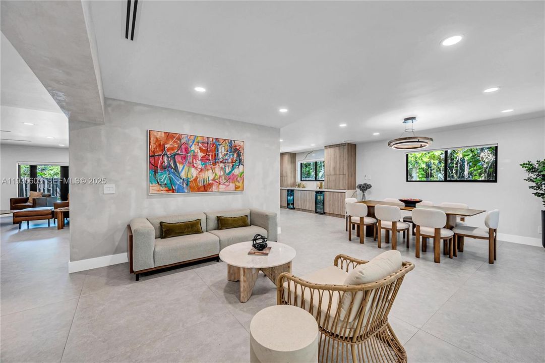 For Rent: $16,000 (5 beds, 3 baths, 3039 Square Feet)