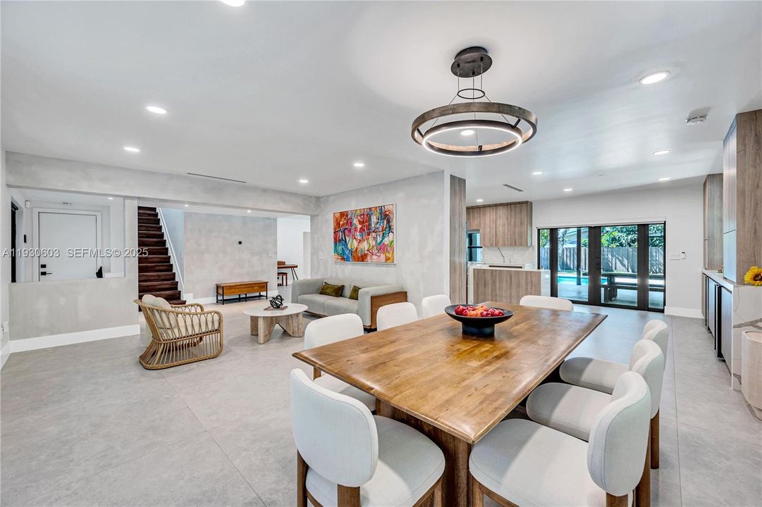 For Rent: $16,000 (5 beds, 3 baths, 3039 Square Feet)