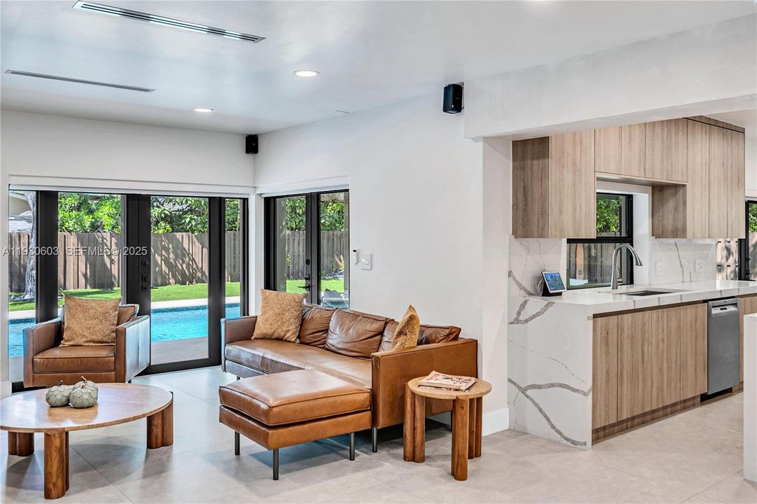 For Rent: $16,000 (5 beds, 3 baths, 3039 Square Feet)