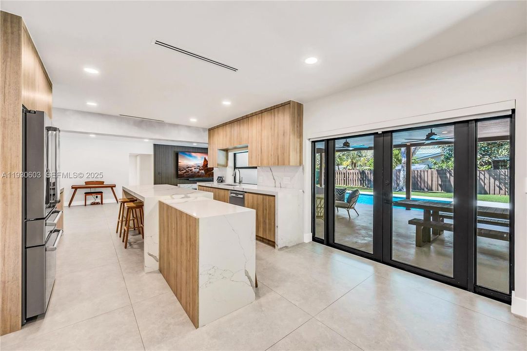 For Rent: $16,000 (5 beds, 3 baths, 3039 Square Feet)