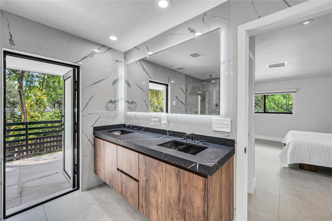 For Rent: $16,000 (5 beds, 3 baths, 3039 Square Feet)