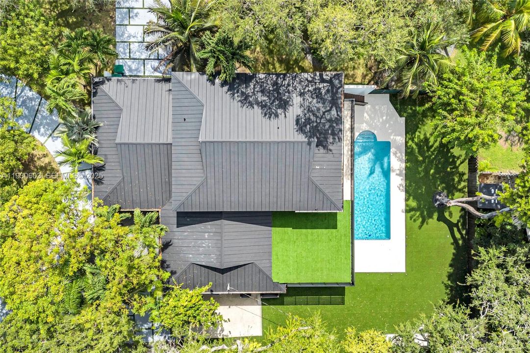 For Rent: $16,000 (5 beds, 3 baths, 3039 Square Feet)