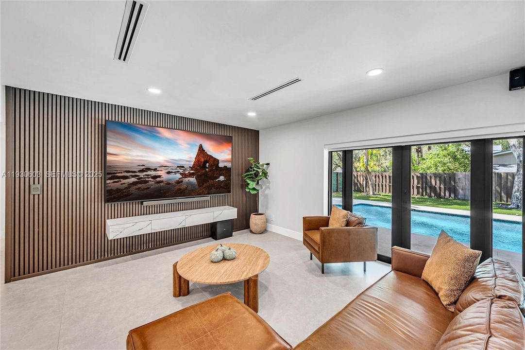 For Rent: $16,000 (5 beds, 3 baths, 3039 Square Feet)