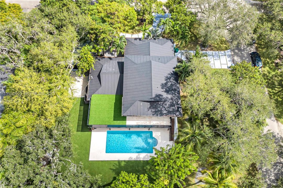 For Rent: $16,000 (5 beds, 3 baths, 3039 Square Feet)