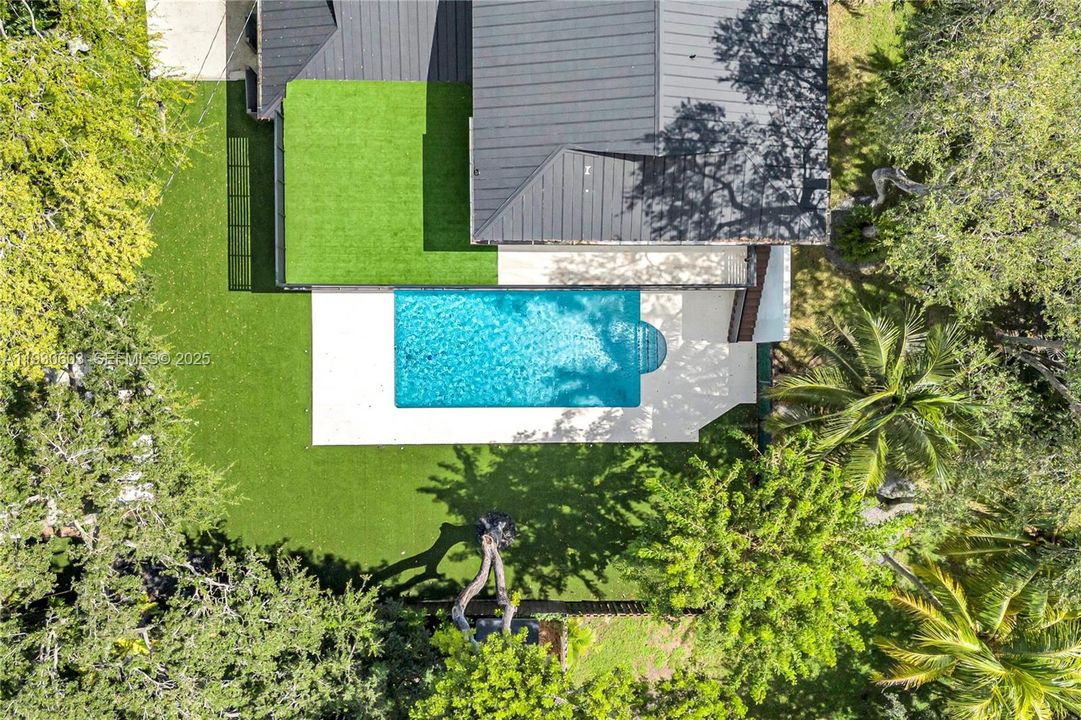 For Rent: $16,000 (5 beds, 3 baths, 3039 Square Feet)