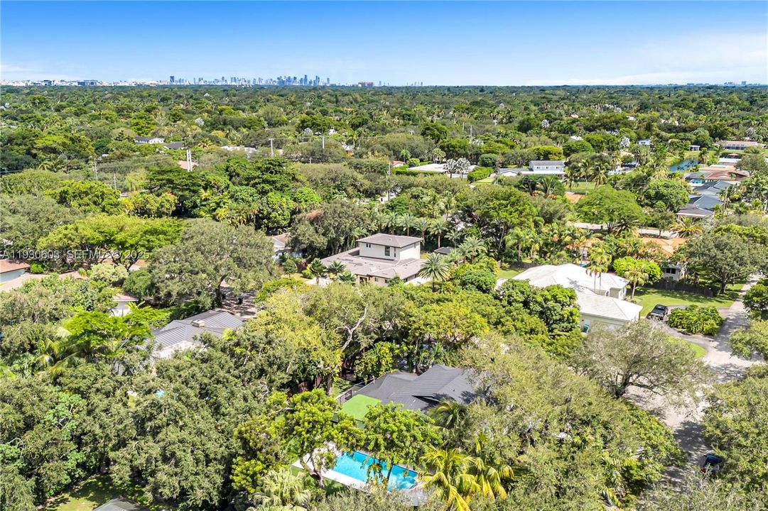 For Rent: $16,000 (5 beds, 3 baths, 3039 Square Feet)