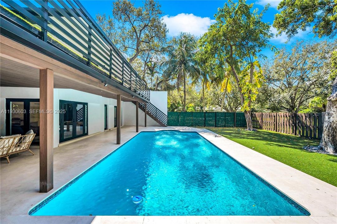 For Rent: $16,000 (5 beds, 3 baths, 3039 Square Feet)