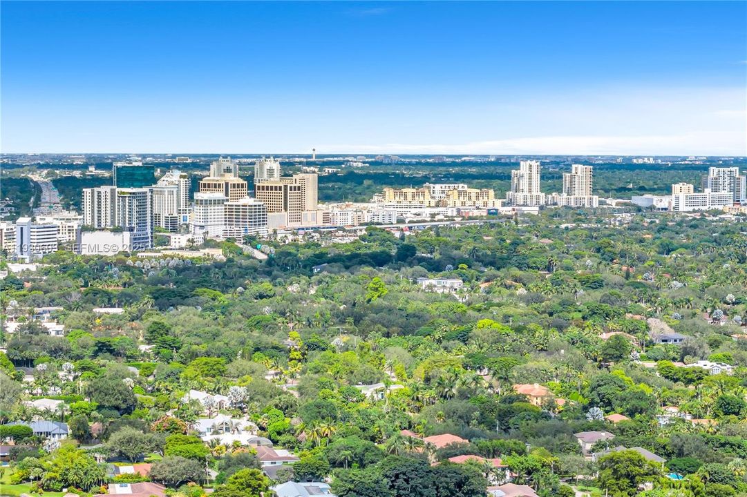 For Rent: $16,000 (5 beds, 3 baths, 3039 Square Feet)