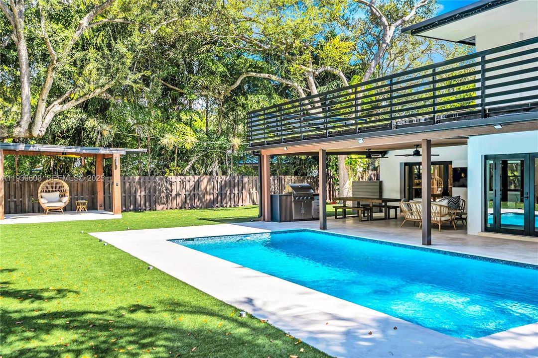 For Rent: $16,000 (5 beds, 3 baths, 3039 Square Feet)