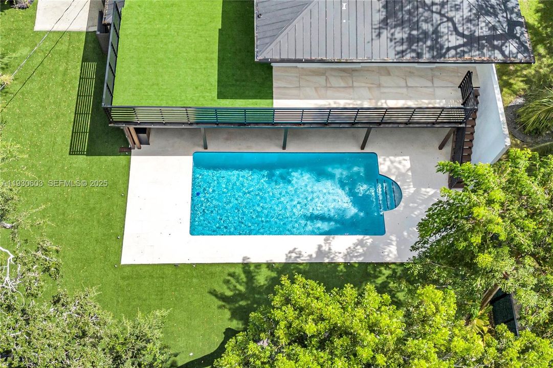 For Rent: $16,000 (5 beds, 3 baths, 3039 Square Feet)