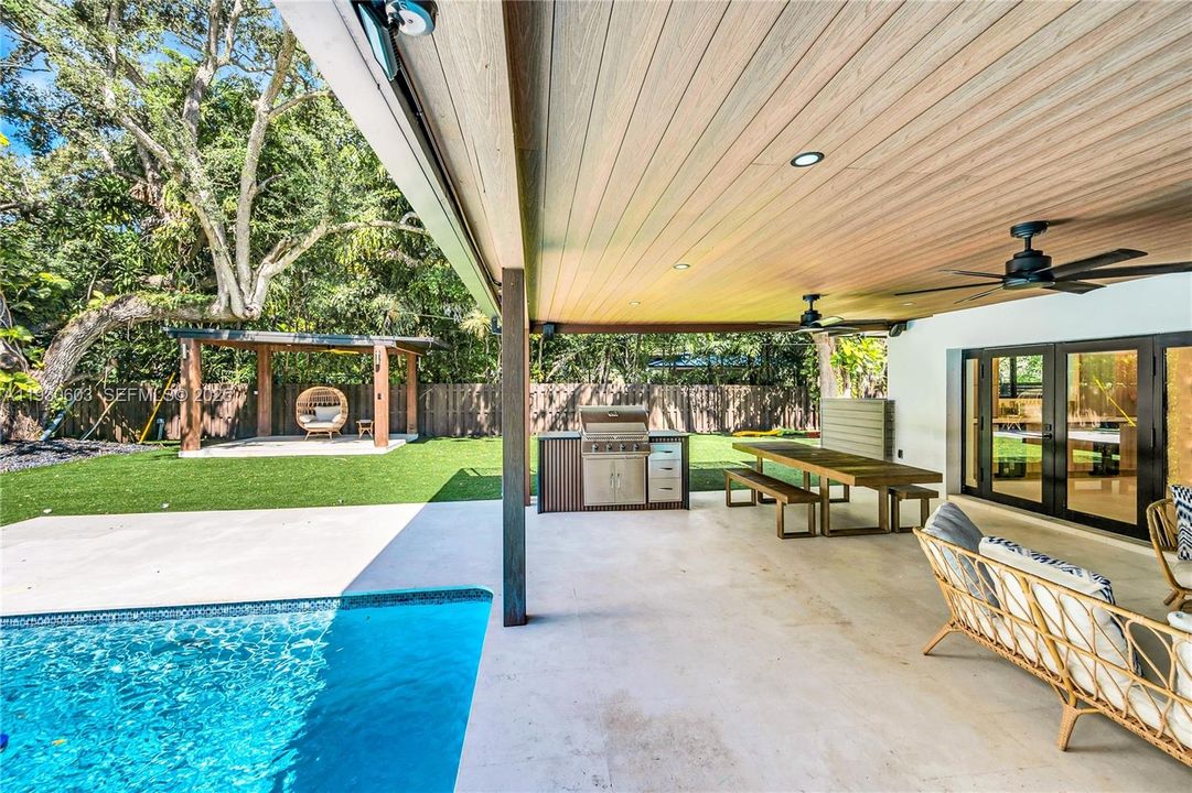 For Rent: $16,000 (5 beds, 3 baths, 3039 Square Feet)