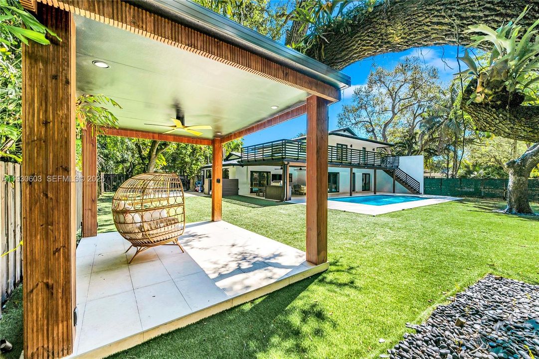 For Rent: $16,000 (5 beds, 3 baths, 3039 Square Feet)