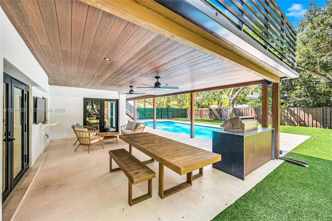 For Rent: $16,000 (5 beds, 3 baths, 3039 Square Feet)