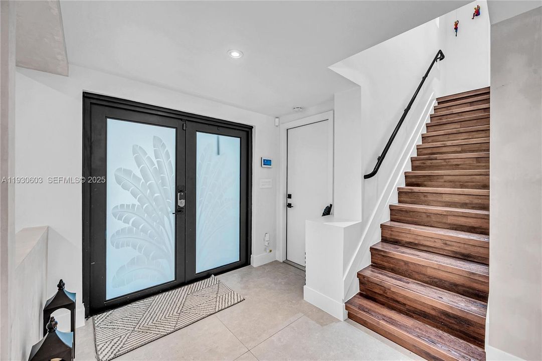 For Rent: $16,000 (5 beds, 3 baths, 3039 Square Feet)