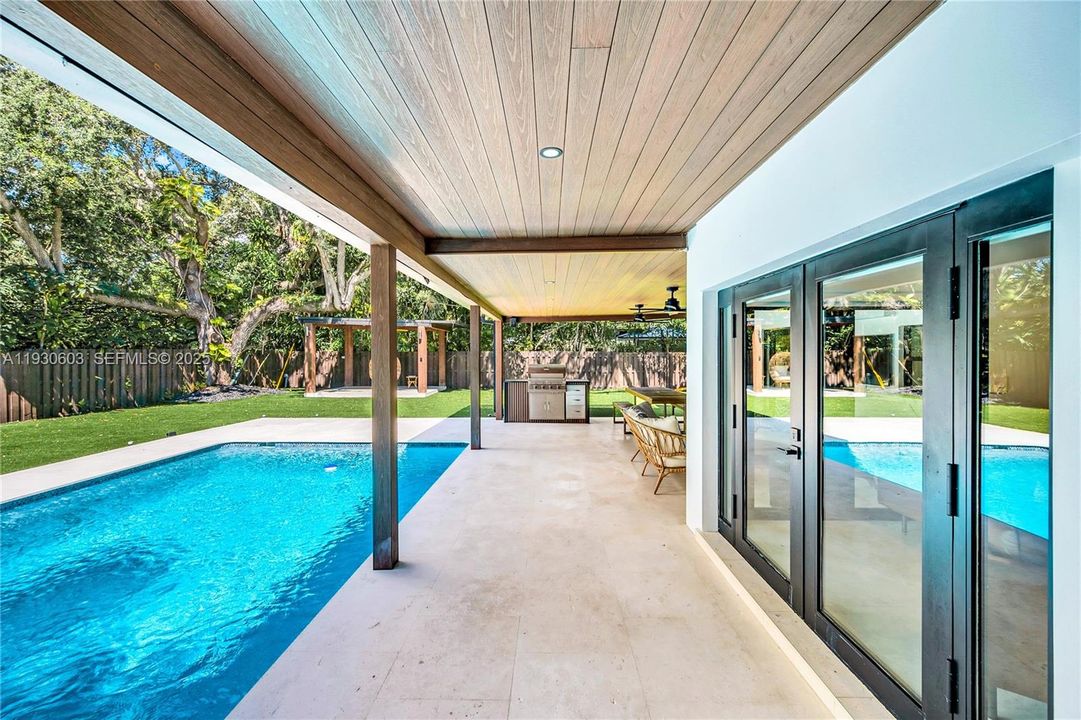 For Rent: $16,000 (5 beds, 3 baths, 3039 Square Feet)