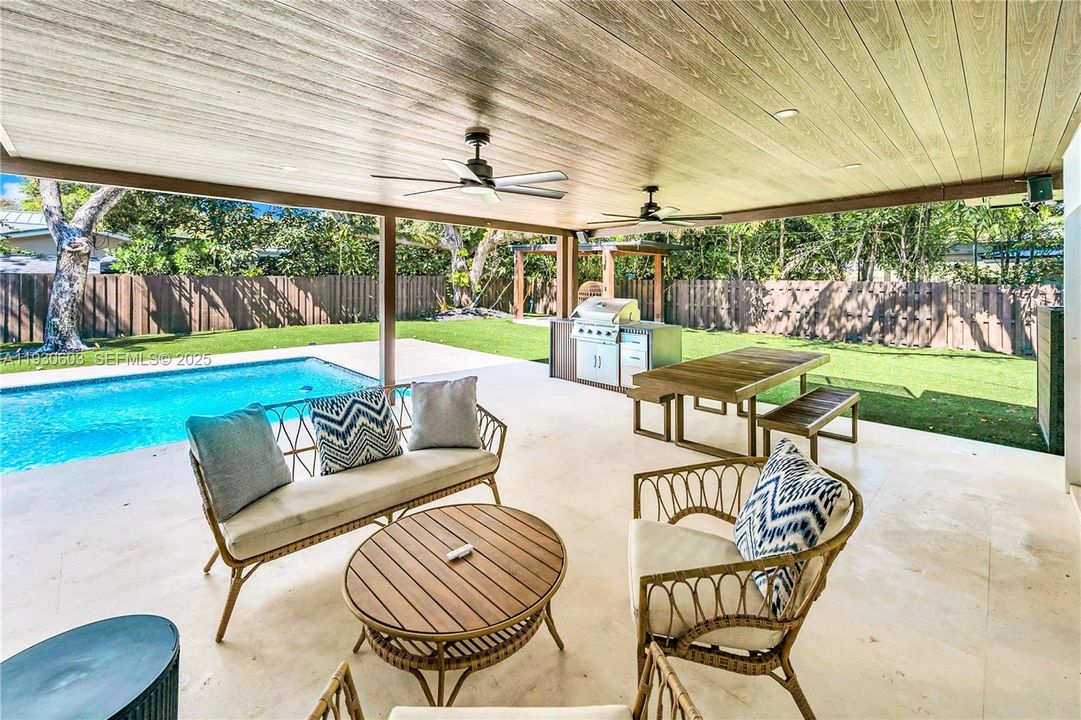 For Rent: $16,000 (5 beds, 3 baths, 3039 Square Feet)