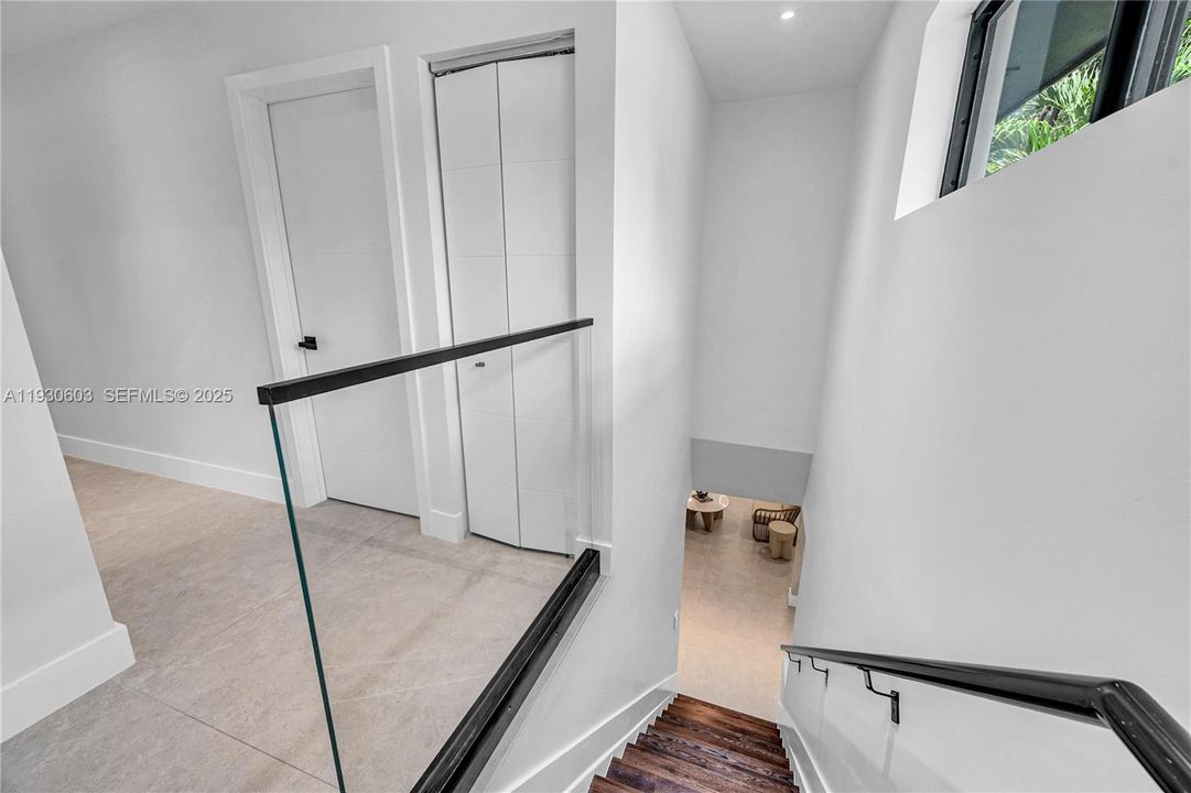 For Rent: $16,000 (5 beds, 3 baths, 3039 Square Feet)