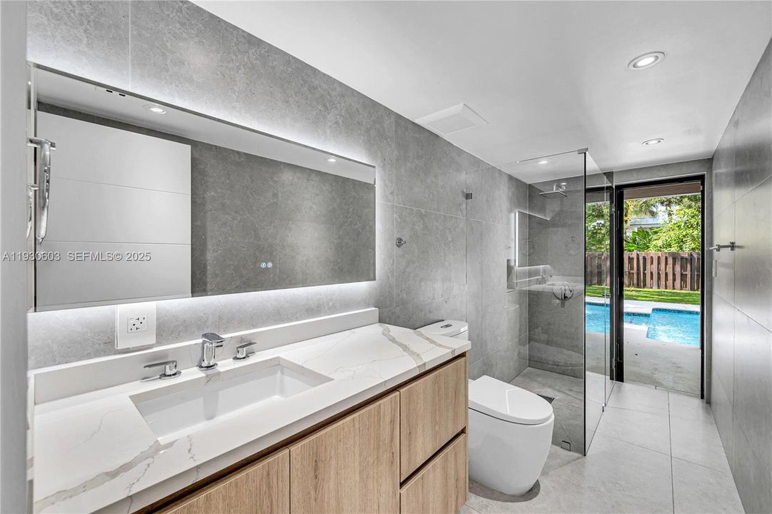 For Rent: $16,000 (5 beds, 3 baths, 3039 Square Feet)