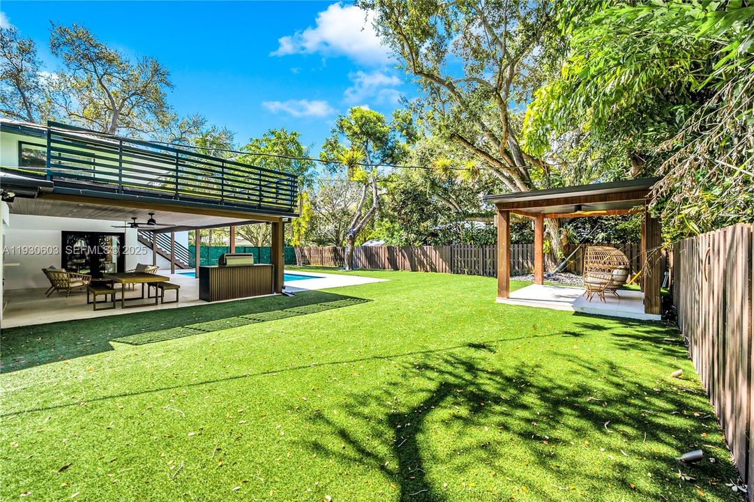 For Rent: $16,000 (5 beds, 3 baths, 3039 Square Feet)